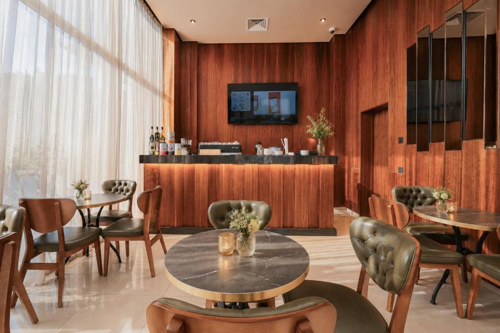 Cafe & Lounge