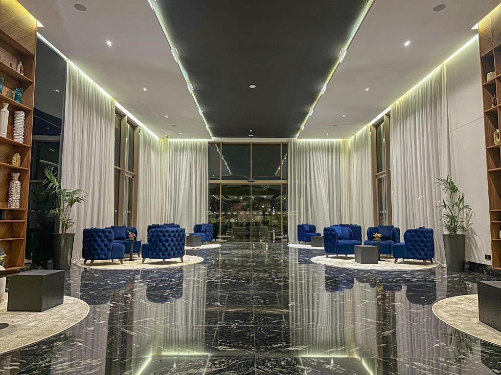 Lobby & Reception